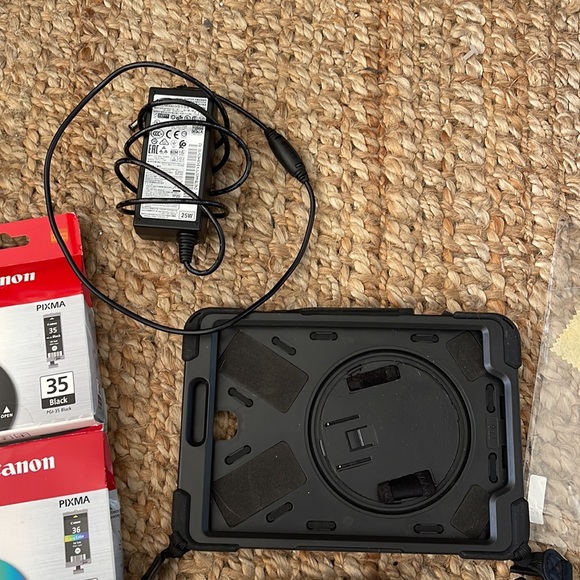 USB CHARGERS IPHONE CHARGER CALCULATOR IPAD CASE LAPTOP STAND IPAD PENCIL BUNDLE - Picture 6 of 12